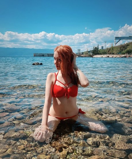 vleafnin 裸の女優 画像