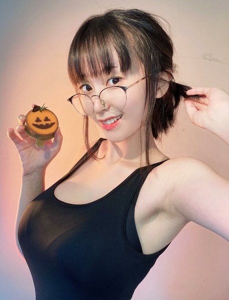 Larissa Rochefort 無料女優 写真