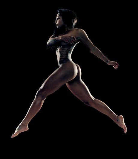 Sydney Leroux ポルノスター 写真