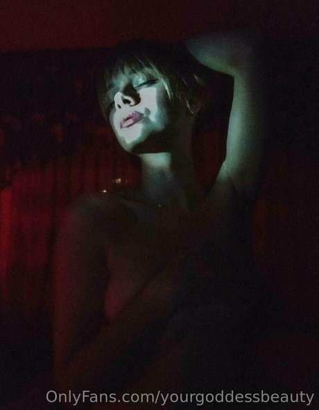 yourgoddessbeauty ヌードスター 画像
