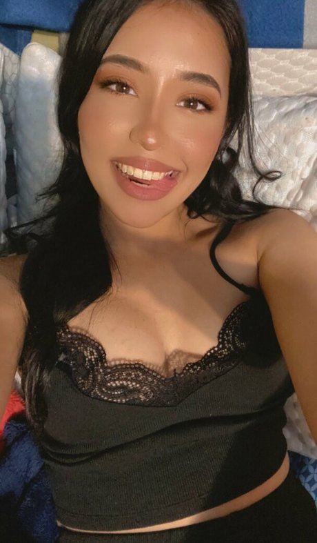 Agnes Inezz ポルノモデル 写真