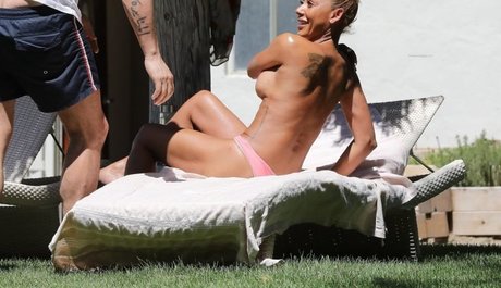 Melanie Brown 完璧なモデル 写真