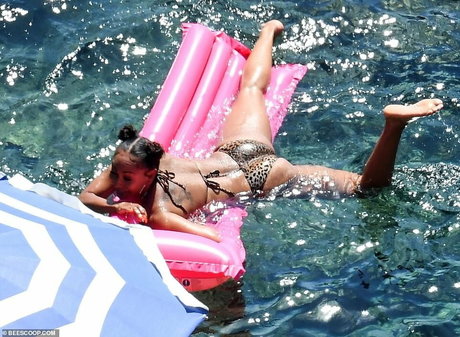 Melanie Brown ヌードモデル 画像