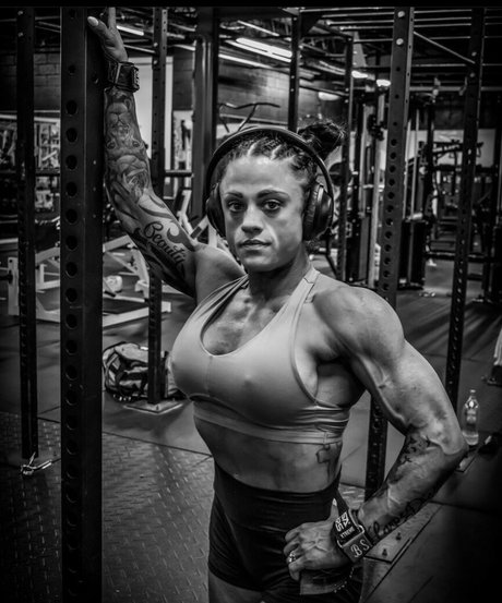 bree physique ifbbpro 完璧なスター 写真