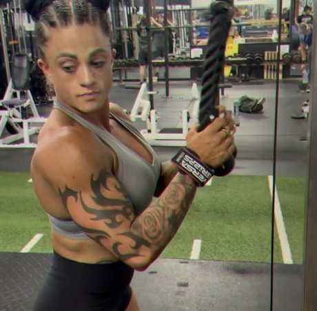 bree physique ifbbpro 女優 写真