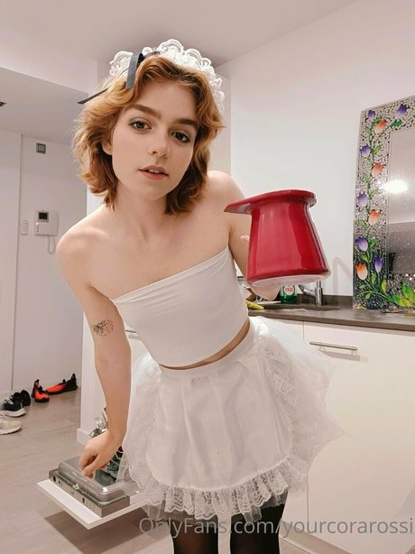 YourCoraRossi セクシーモデル 写真