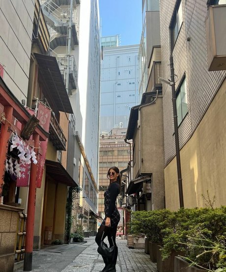 Develique ホット女優 写真