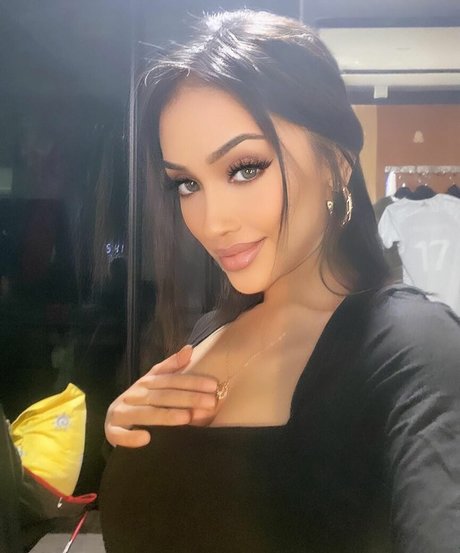 Lenny Emelda エロティック女優 画像