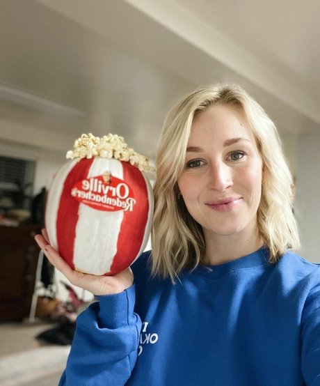 Cassie Popcorn アダルトスター 写真