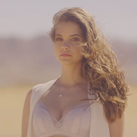 Barbara Palvin ポルノスター HD ギャラリー