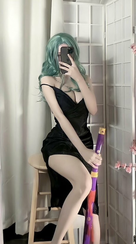 Lolaaasaur ポルノモデル 写真