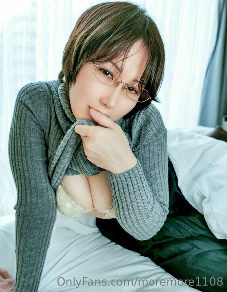 moremore1108 裸のモデル 写真