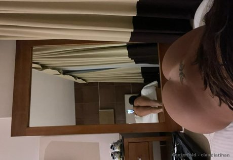 Claudia Tihan 裸のポルノスター 写真