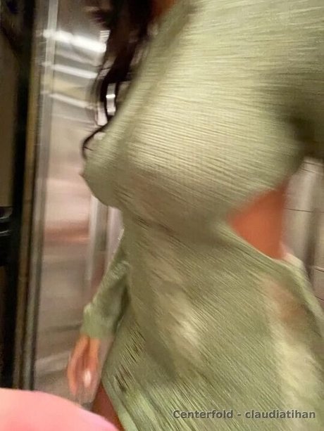 Claudia Tihan セックスポルノスター アーカイブ