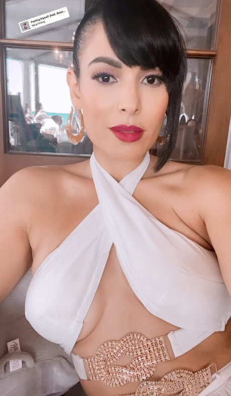 Nadine Velazquez xxxポルノスター 画像