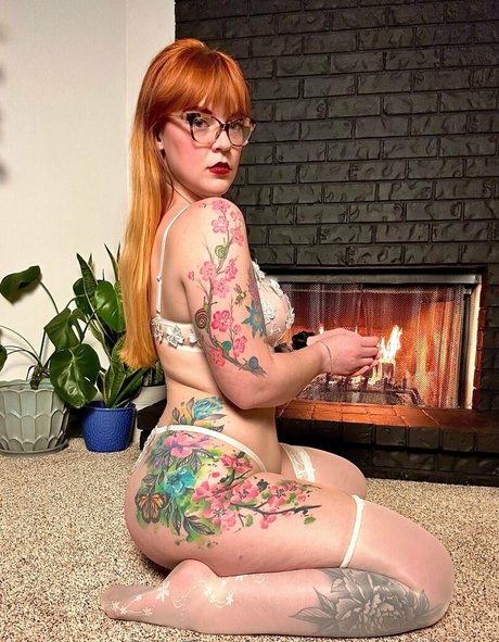 オイルを塗った黒檀のOnlyFans 無料セックス 画像