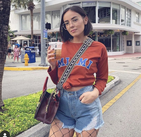 Agathe Auproux セックスポルノスター アーカイブ
