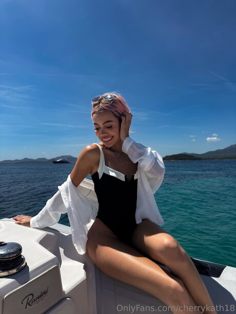 小さいペニスのシーメールOnlyFans 限定 写真