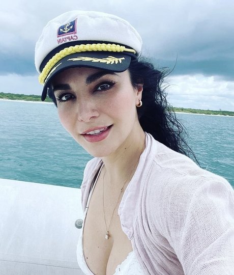 Martha Higareda ホットなポルノスター 写真