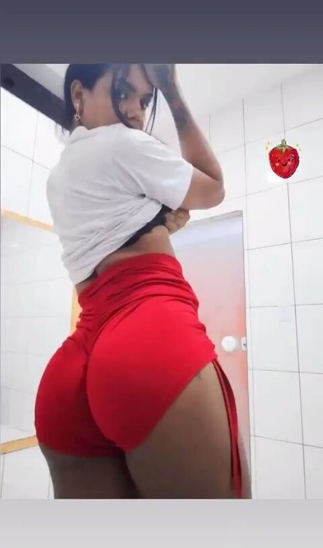 Julia Lima ヌードスター 写真