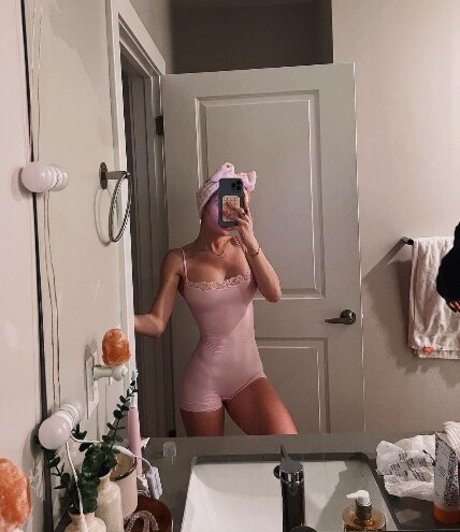Claudia Walsh 美しいスター 画像