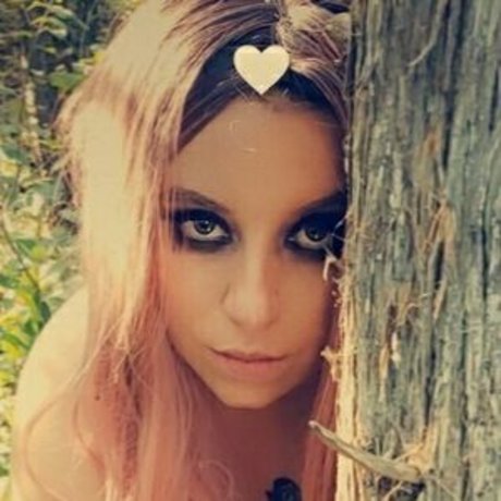 プッシータトゥーOnlyFans 美しい裸 写真