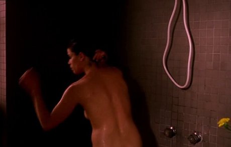 Neve Campbell ホット女優 画像