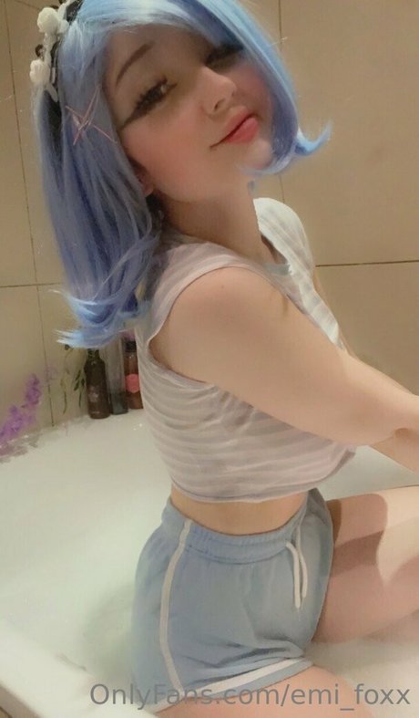 bunnyemiii 裸のポルノスター 写真