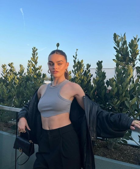 Freya Walton 完璧な女優 ギャラリー