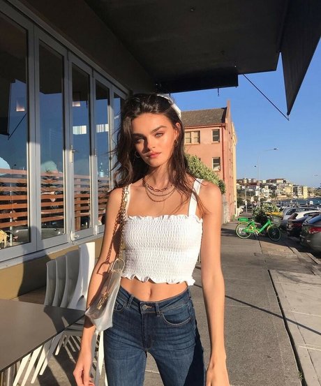 Freya Walton 裸のスター 画像
