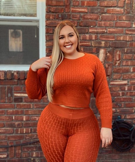 Curvy Goddesses セクシーモデル 写真