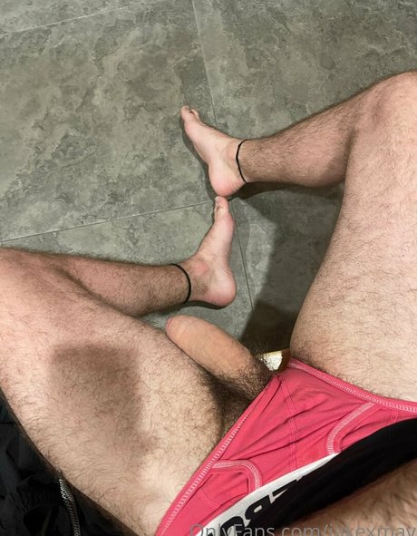 筋肉質な女性 オンリーファンズ ホット裸 画像