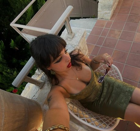 Maddy Adderley ポルノモデル 写真