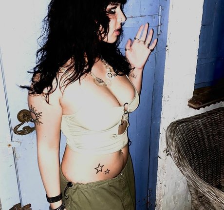 Maddy Adderley ポルノスター セックス 画像