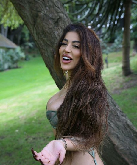 Priya Yasmin X ヌードスター 写真