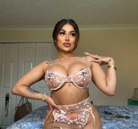 Priya Yasmin X アダルトモデル ギャラリー