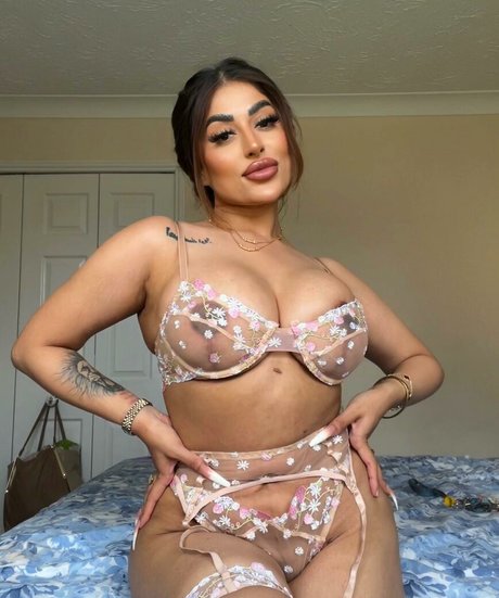 Priya Yasmin X xxxポルノスター 画像