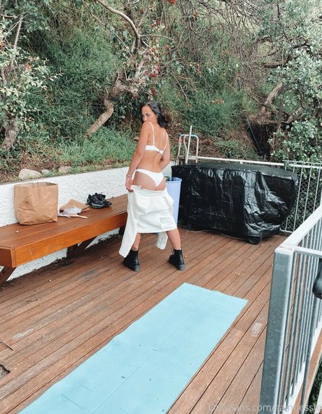 saintjessie 美しいモデル 写真