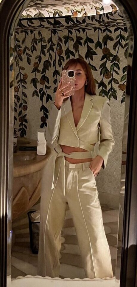 Megan McKenna ヌードモデル 画像