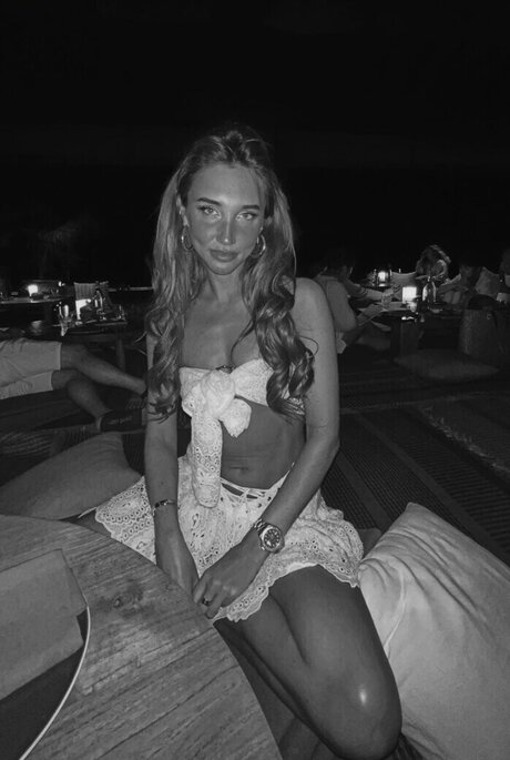 Megan McKenna ヌードモデル 写真