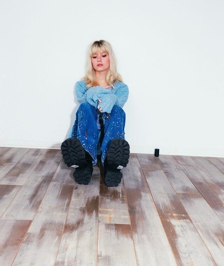 Maisie Peters ポルノスター ヌード 写真