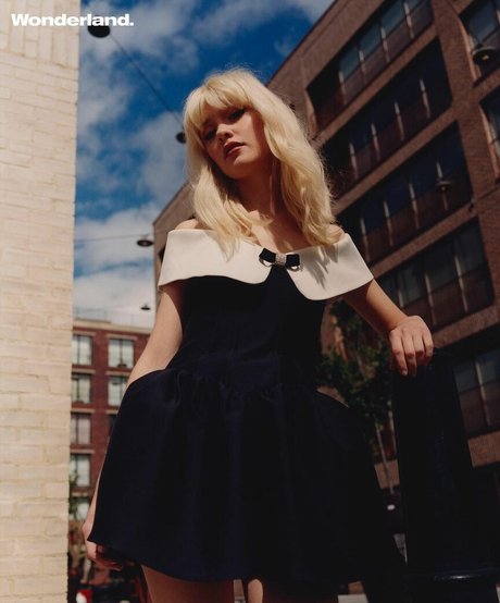 Maisie Peters 美しいモデル 写真