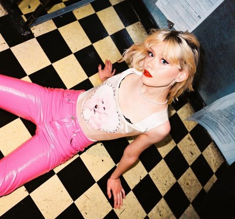 Maisie Peters セックスポルノスター 写真