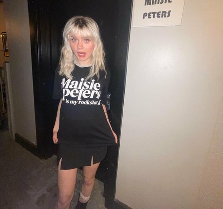 Maisie Peters アダルトスター 写真