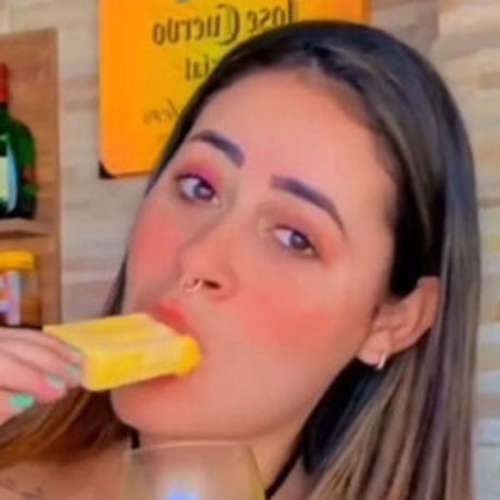 Bella Menezes セクシーなスター 写真