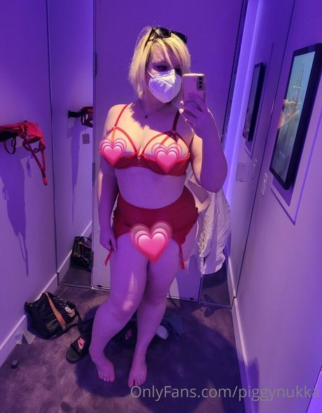 piggynukka 独占スター 写真
