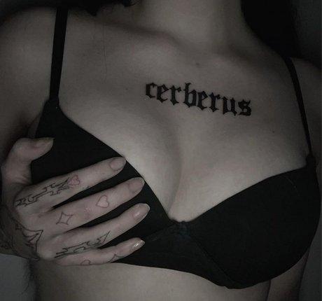 Ghostbabss セクシーモデル 写真