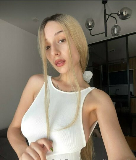 アジア人の指入れ OnlyFans パーフェクト 写真