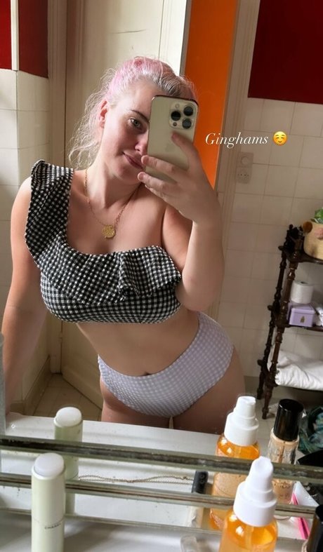 Grace Chatto xxxモデル 写真