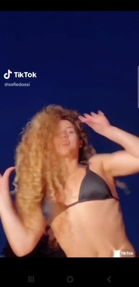 Sofie Dossi 美しいスター ギャラリー